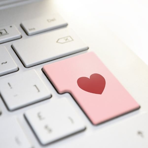 Crafting an Irresistible Dating Profile: Your Pathway to Finding Love