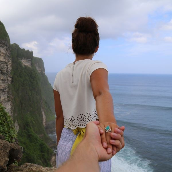 Dating Abroad: Cultural Considerations and Tips