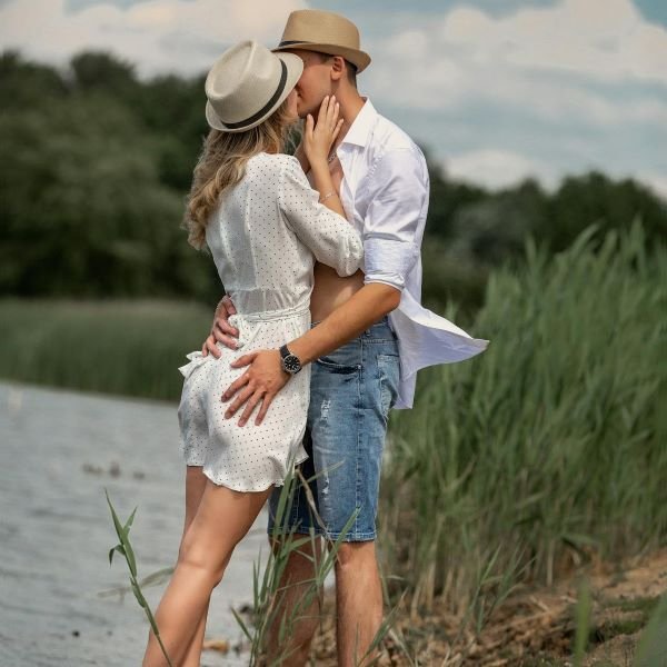 How to Read Subtle Dating Cues