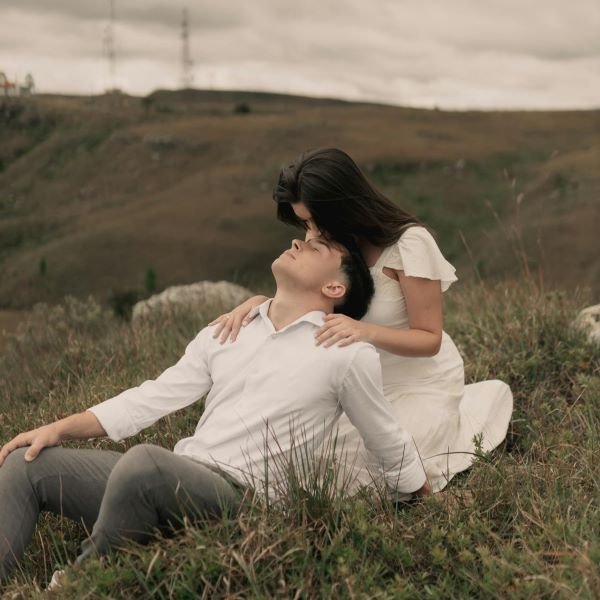 How to Read Subtle Dating Cues