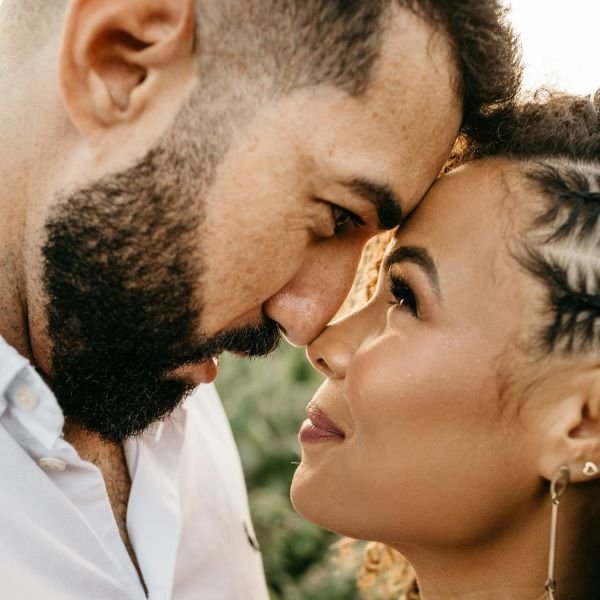The Role of Eye Contact in Building Attraction