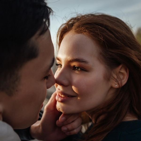 The Role of Eye Contact in Building Attraction