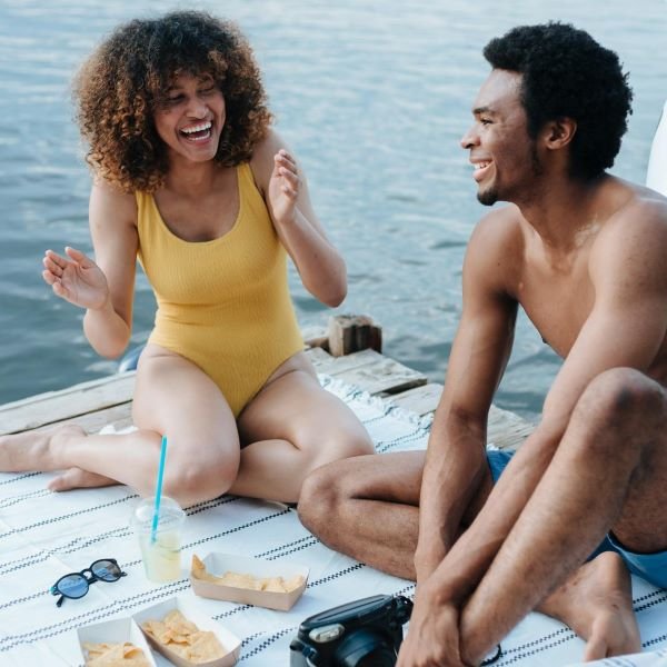 Tips for Balancing Fun and Serious Conversations on Dates