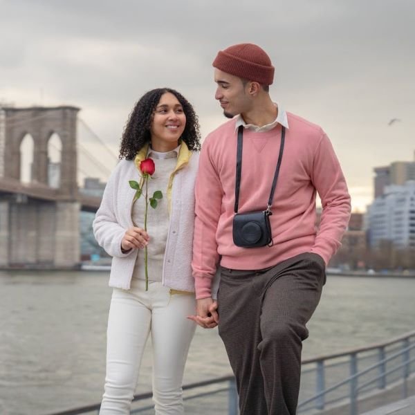 Transitioning From Online Chats to Real-Life Dates