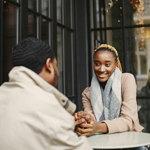 Transitioning From Online Chats to Real-Life Dates
